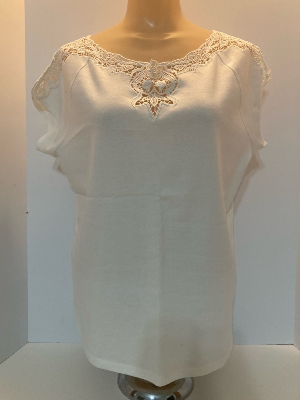 Ralph Lauren White w/Lace Detail Scoop Neck Top.  Item# SSct16